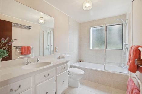 Photo of property in 5 Essington Place, Half Moon Bay, Auckland, 2012