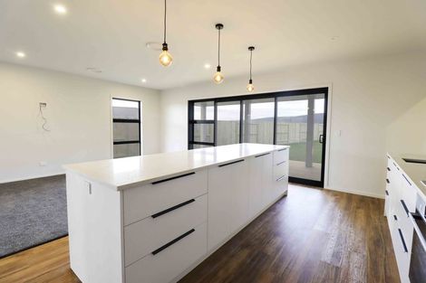 Photo of property in 42 Sardinia Grove, Fitzherbert, Palmerston North, 4410