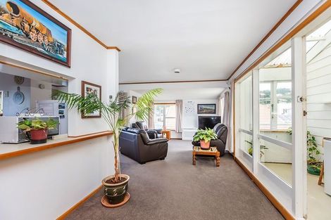 Photo of property in 26 Reef Street, Island Bay, Wellington, 6023