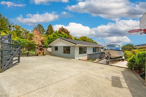 Photo of property in 1141 Scenic Drive North, Swanson, Auckland, 0816