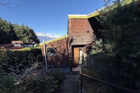 Photo of property in 15b Cameron Place, Fernhill, Queenstown, 9300