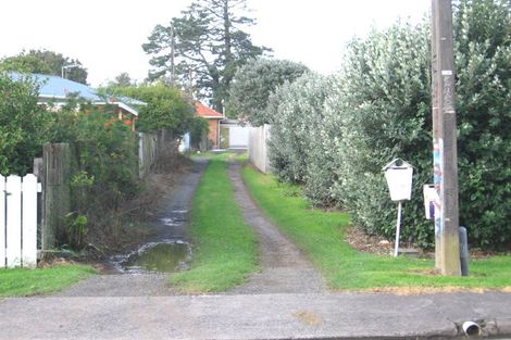 Photo of property in 1/26 Airdrie Road, Ranui, Auckland, 0612