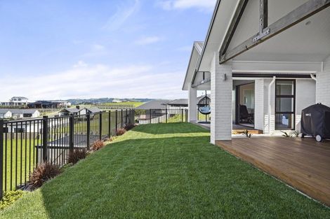 Photo of property in 8 Goldstone Place, Omokoroa, 3114