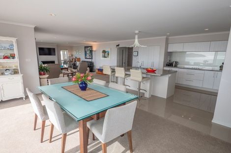 Photo of property in 6 Christine Drive, Coopers Beach, 0420