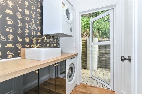 Photo of property in 48a Waterview Road, Stanley Point, Auckland, 0624