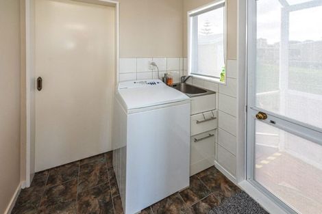 Photo of property in 32 Okiwa Terrace, Waiinu Beach, Whanganui, 4588