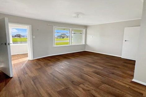 Photo of property in 18-24 Devon Crescent, Bulls, 4818