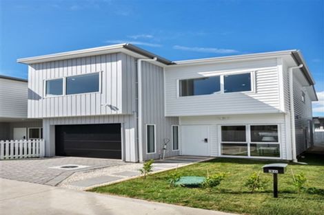 Photo of property in 3d Kingdale Road, Henderson, Auckland, 0610