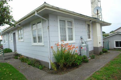 Photo of property in 28 Cambridge Street, Patea, 4520