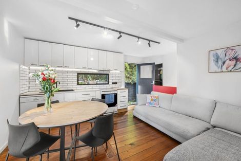 Photo of property in 9b Onslow Road, Khandallah, Wellington, 6035