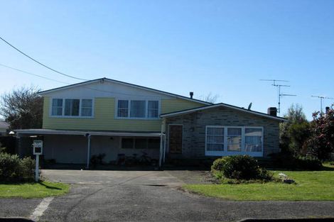 Photo of property in 17 Richmond Road, Carterton, 5713