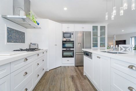 Photo of property in 31 Wells Place, Whitianga, 3510