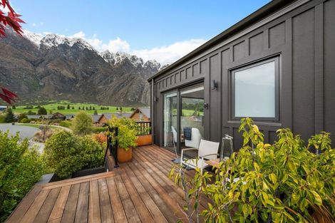 Photo of property in 37 Pendeen Crescent, Jacks Point, Queenstown, 9371