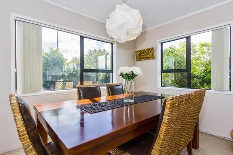 Photo of property in 27 Hobsonville Road, West Harbour, Auckland, 0618
