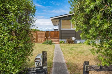 Photo of property in 11 Besley Place, Acacia Bay, Taupo, 3330