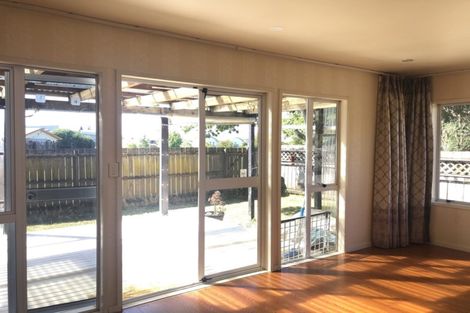 Photo of property in 2/66 Buscomb Avenue, Henderson, Auckland, 0610