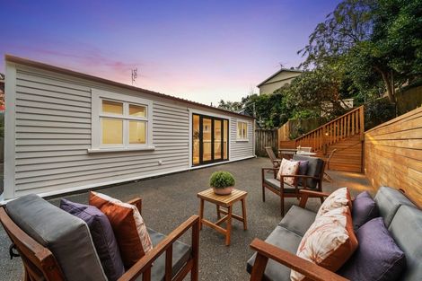 Photo of property in 129 Melbourne Road, Island Bay, Wellington, 6023