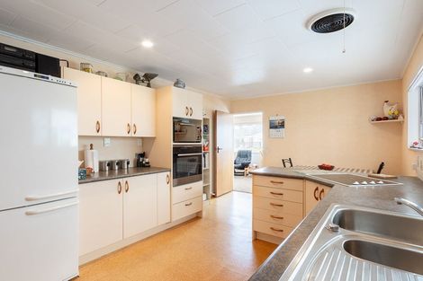 Photo of property in 15 Belvedere Avenue, Waikanae, 5036