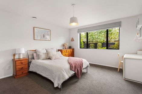 Photo of property in 28 Willowview Drive, Redwood, Christchurch, 8051