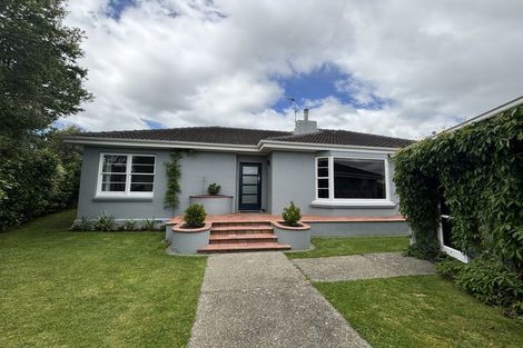 Photo of property in 27 Phoenix Avenue, Hokowhitu, Palmerston North, 4410