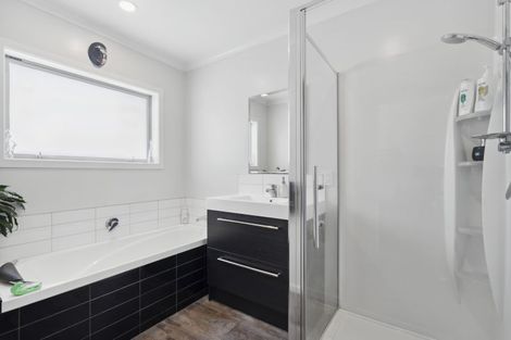 Photo of property in 17 Uxbridge Terrace, Waikawa Beach, Levin, 5573