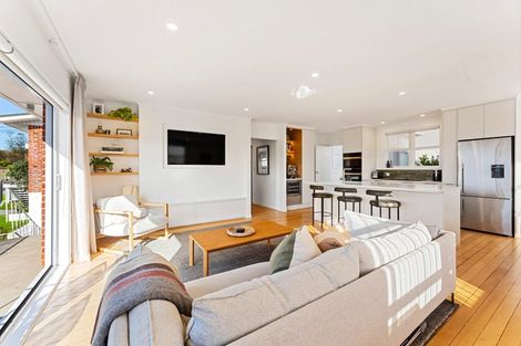 Photo of property in 2/2 Seaview Road, Milford, Auckland, 0620