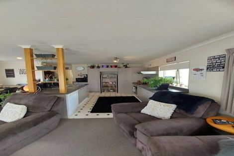 Photo of property in 42a Queenwood Road, Levin, 5510