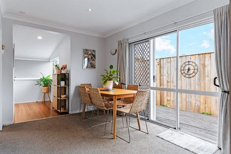 Photo of property in 37 Tamatea Road, Taupo, 3330