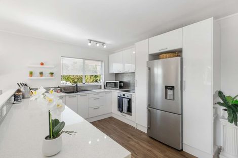 Photo of property in 1/16 Midgley Road, West Harbour, Auckland, 0618