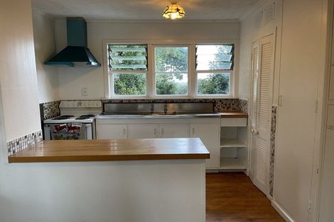 Photo of property in 194 Chivalry Road, Glenfield, Auckland, 0629