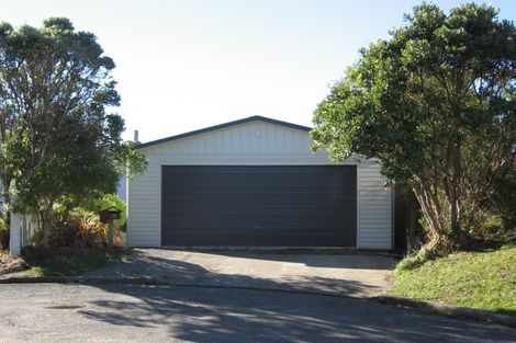 Photo of property in 12 Dunmail Way, Newlands, Wellington, 6037