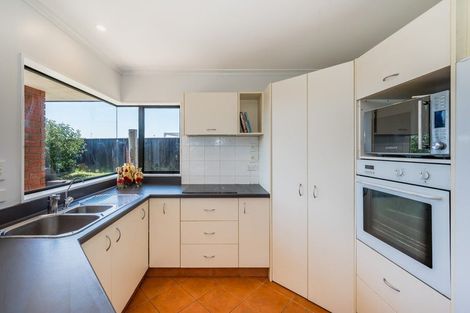 Photo of property in 139 Guildford Drive, Paraparaumu Beach, Paraparaumu, 5032
