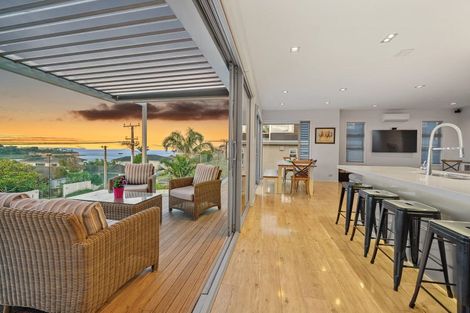 Photo of property in 15 Beechwood Road, Rothesay Bay, Auckland, 0630