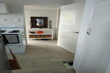 Photo of property in 1/12 Holiday Road, Stanmore Bay, Whangaparaoa, 0932