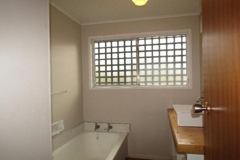 Photo of property in 9 Norfolk Road, Waipahihi, Taupo, 3330