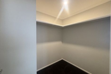 Photo of property in 5 Rewarewa Way, Timberlea, Upper Hutt, 5018