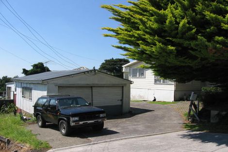 Photo of property in 1/867 East Coast Road, Northcross, Auckland, 0632