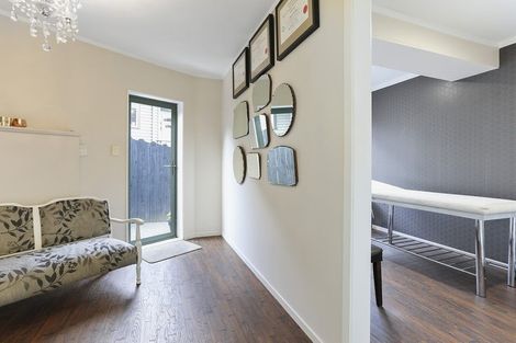 Photo of property in 11 Greenleaf Way, Northcross, Auckland, 0630