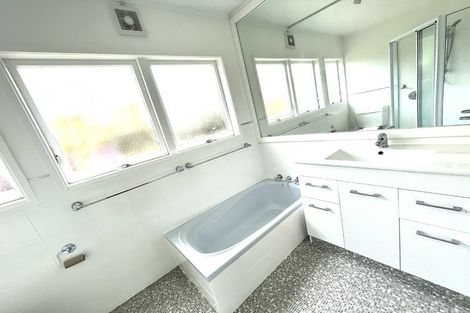 Photo of property in 15a Park Rise, Campbells Bay, Auckland, 0630