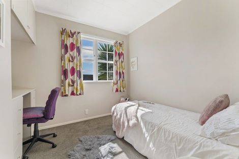 Photo of property in 10 Colonial Grove, Tawa, Wellington, 5028