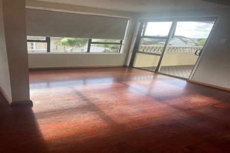 Photo of property in 9 Gwenand Place, Botany Downs, Auckland, 2010