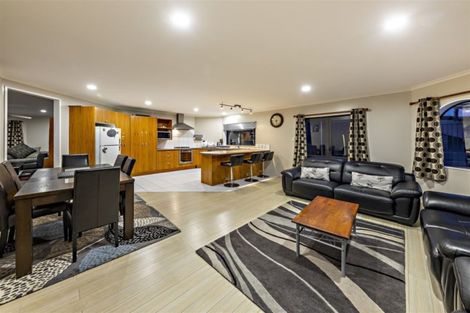 Photo of property in 36 Piper Place, Goodwood Heights, Auckland, 2105