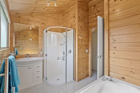 Photo of property in 136 Oraha Road, Kumeu, 0892