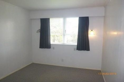 Photo of property in 2 Nielsen Place, Massey, Auckland, 0614