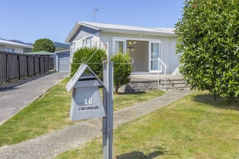 Photo of property in 16 Kentucky Street, Totara Park, Upper Hutt, 5018