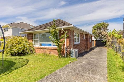 Photo of property in 24 Ocean View Road, Northcote, Auckland, 0627
