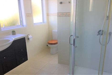 Photo of property in 50 Balmain Road, Chatswood, Auckland, 0626