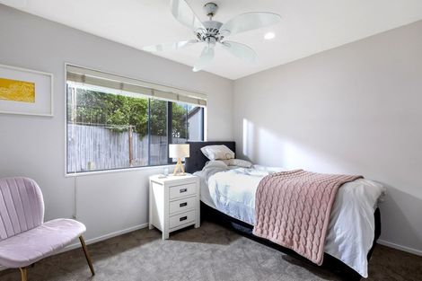 Photo of property in 21 Scarlet Oak Drive, Schnapper Rock, Auckland, 0632