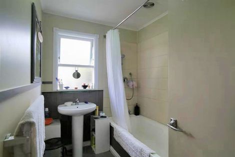 Photo of property in 23 La Trobe Street, Pakuranga Heights, Auckland, 2010