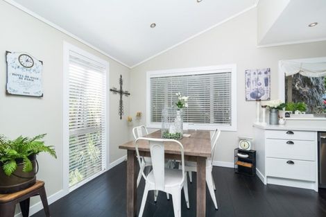 Photo of property in 4/108a Verran Road, Birkdale, Auckland, 0626